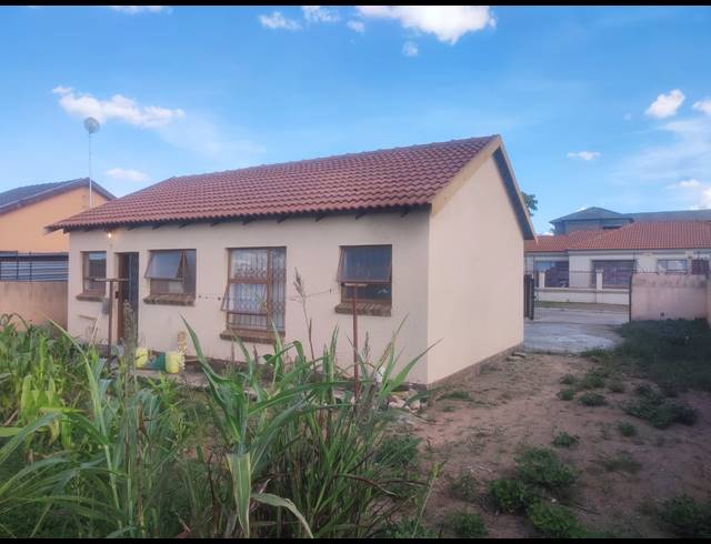 3 BEDROOM HOUSE FOR SALE IN MAHLASEDI PARK